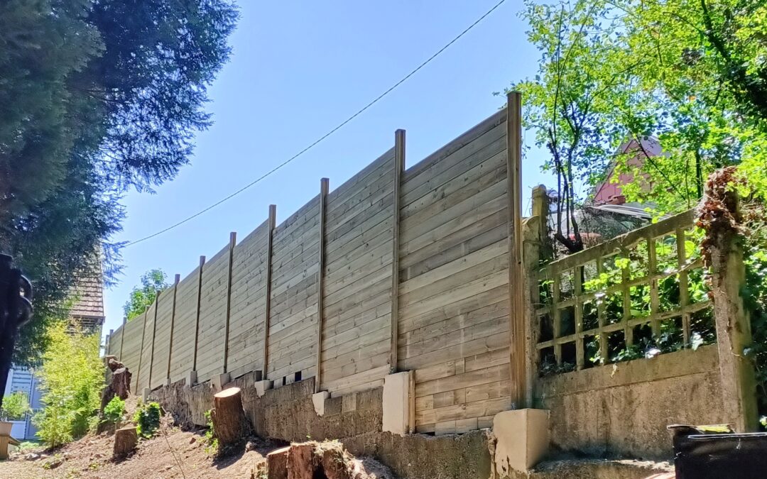 Palissade bois sur cloture béton éxistante