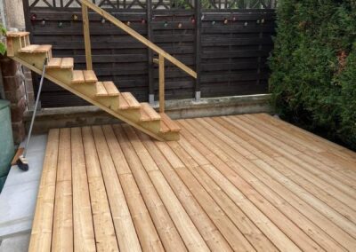terrasse bois avec accès balcon